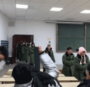 161315f7zdlk52g205221e.gif