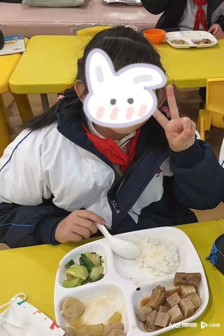 153803kvy8kttz667mc9pp.jpeg