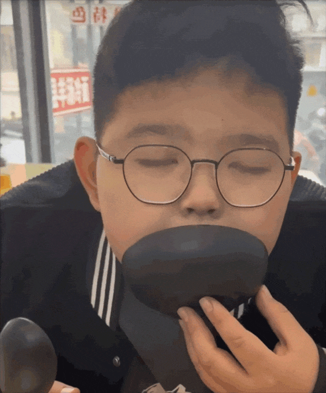 104214d54dbug4mbtrg64x.gif