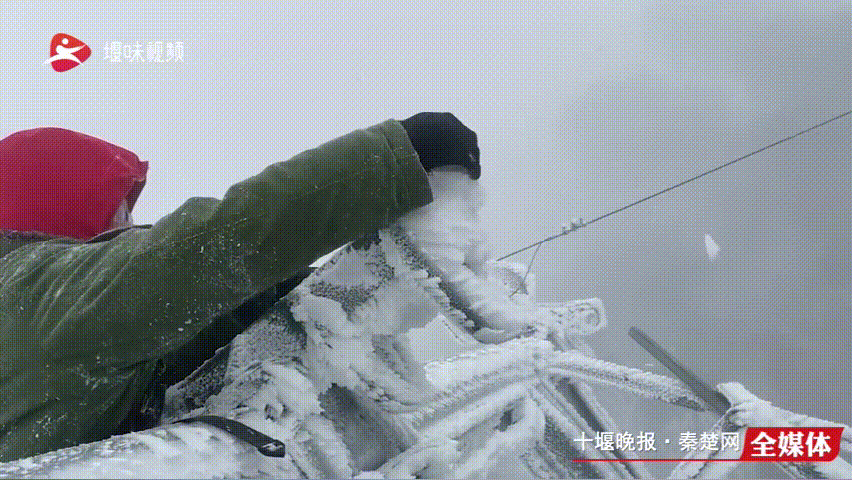 172438b153zhh3ed5h51xp.gif